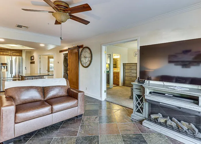 Golf, Boat, Swim! Walkable Havasu Getaway