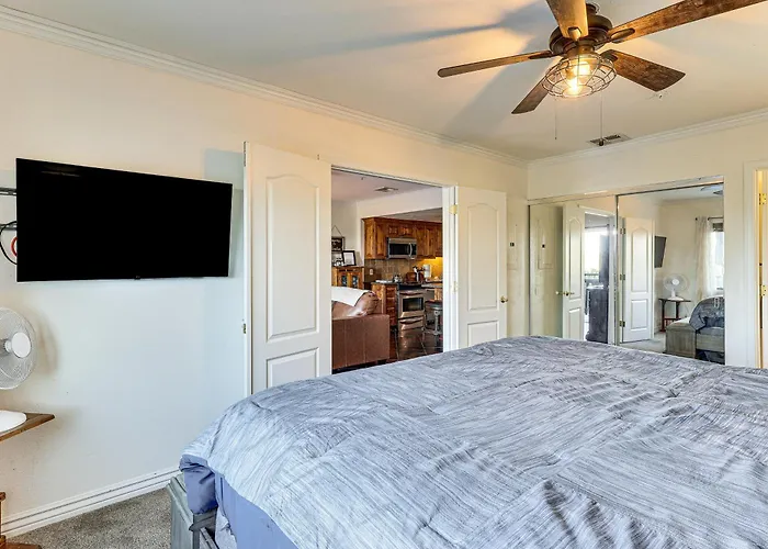 Golf, Boat, Swim! Walkable Havasu Getaway * Lake Havasu City
