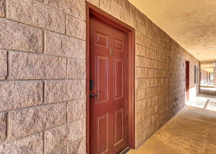 Golf, Boat, Swim! Walkable Havasu Getaway