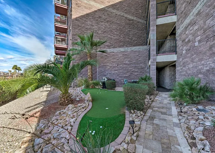 Golf, Boat, Swim! Walkable Havasu Getaway *